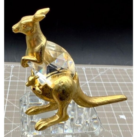 Vintage Manon Kangaroo with Joey Crystal Gold Tone Figurine Paperweight 2 5/8" - Picture 1 of 4
